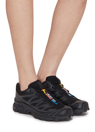 模特儿示范图 - 点击放大 - SALOMON - XT-6 Low Top Drawstring Sneaker