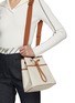 模特儿示范图 - 点击放大 - L/UNIFORM - The Miniature Rigger Bag N°177