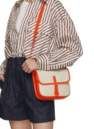 模特儿示范图 - 点击放大 - L/UNIFORM - The Cross Body Bag N°146
