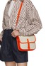 模特儿示范图 - 点击放大 - L/UNIFORM - The Cross Body Bag N°146