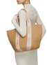 模特儿示范图 - 点击放大 - CHLOÉ - Woody Basket Paper Tote Bag