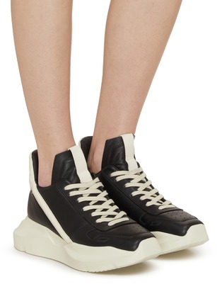 模特儿示范图 - 点击放大 - RICK OWENS - 粒面皮高帮运动鞋