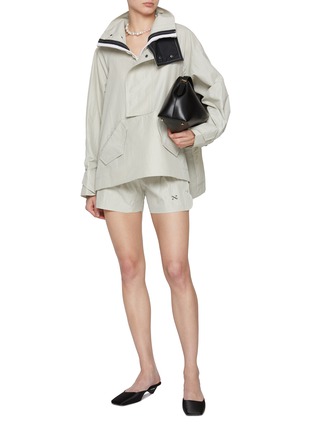 模特儿示范图 - 点击放大 - NACKIYÉ - Elastic Waist Scallop Detail Shorts