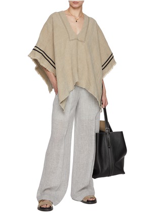 模特儿示范图 - 点击放大 - NACKIYÉ - Fringe Detail Short Linen Poncho