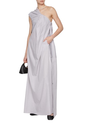 模特儿示范图 - 点击放大 - NACKIYÉ - Wild Thing Draped Shoulder Asymmetric Cotton Gown