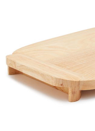 细节 –点击放大 - SERAX - x Kelly Wearstler Dune Ash Wood Tray — Natural