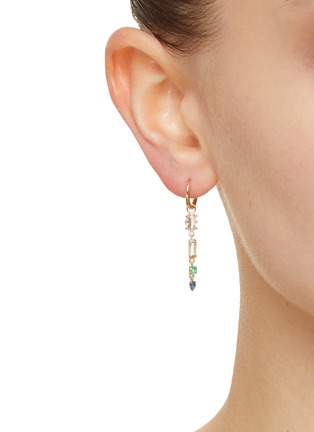 模特儿示范图 - 点击放大 - MÉTIER BY TOMFOOLERY - Morganite Moonstone Emerald Sapphire 9K Gold Single Clicker Hoop Earring