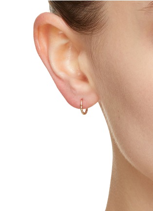模特儿示范图 - 点击放大 - MÉTIER BY TOMFOOLERY - 9K Gold Single Beaded Clicker Earring