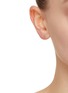 模特儿示范图 - 点击放大 - MÉTIER BY TOMFOOLERY - Dala 9K Gold Tear Single Clicker Earring