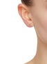 模特儿示范图 - 点击放大 - MÉTIER BY TOMFOOLERY - Hexa 9K Gold Moonstone Single Stud Earring