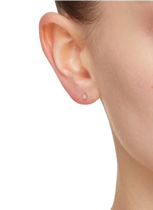 模特儿示范图 - 点击放大 - MÉTIER BY TOMFOOLERY - Mini Claw Opal Single Stud Earring