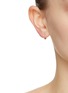 模特儿示范图 - 点击放大 - MÉTIER BY TOMFOOLERY - 9K Gold Pave White Diamond Original Single Clicker Earring