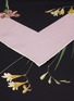 细节 - 点击放大 - ST. PIECE - VICTORIA 花卉方形丝巾