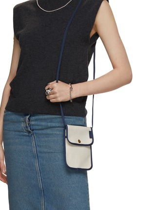 模特儿示范图 - 点击放大 - L/UNIFORM - The Neck Pouch N°157