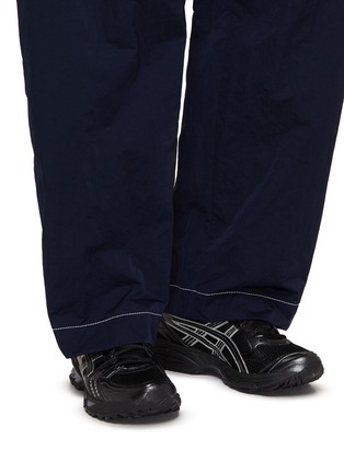模特儿示范图 - 点击放大 - ASICS - Gel–Kayano 14 Low Top Lace Up Sneakers