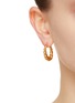 模特儿示范图 - 点击放大 - MISSOMA - Twisted Tidal 18k Gold Plated Brass Medium Hoop Earrings