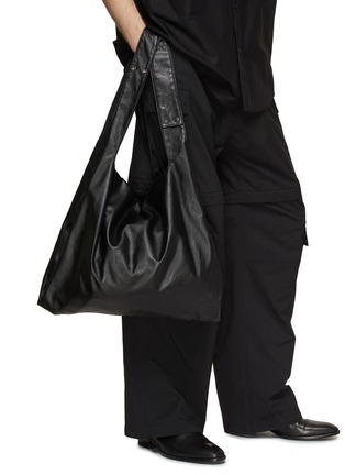 模特儿示范图 - 点击放大 - DISCORD YOHJI YAMAMOTO - 扣饰真皮托特包