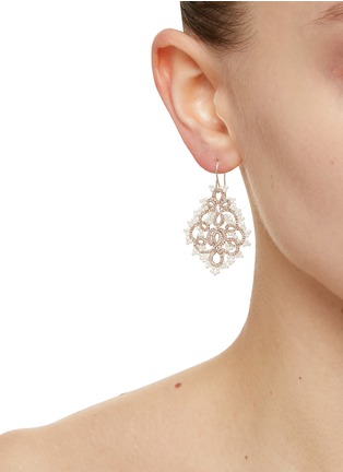 模特儿示范图 - 点击放大 - LORINA BALTEANU - INFANTA 玻璃珠丝线耳环