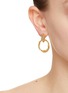 模特儿示范图 - 点击放大 - ALEXIS BITTAR - Mobile 14K Gold Plated Brass Smoky Mother Of Pearl Knocker Earring