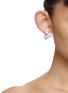 模特儿示范图 - 点击放大 - JENNIFER BEHR - Marti Pearl Stud Earrings
