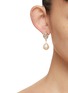 模特儿示范图 - 点击放大 - JENNIFER BEHR - Tunis 18K Gold Plated Crystal Pearl Earrings