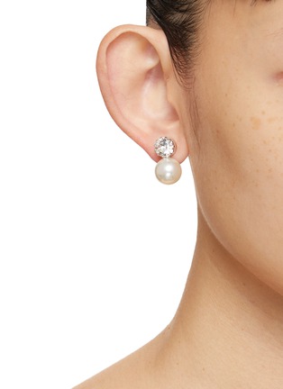 模特儿示范图 - 点击放大 - JENNIFER BEHR - Ines Swarovski Crystal Faux Pearl Earrings