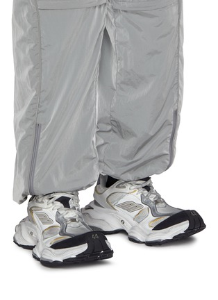 模特儿示范图 - 点击放大 - BALENCIAGA - 男款 CARGO 网眼布运动鞋