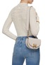 模特儿示范图 - 点击放大 - CHLOÉ - Marcie Leather Crossbody Bag