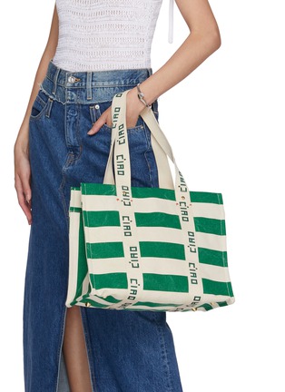 模特儿示范图 - 点击放大 - CLARE V. - Noémie Tote Bag