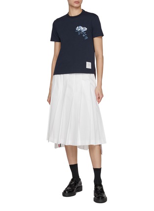 模特儿示范图 - 点击放大 - THOM BROWNE - 玫瑰印花 T 恤