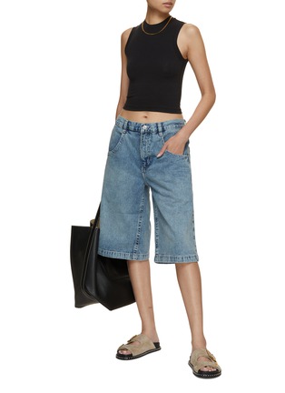 模特儿示范图 - 点击放大 - FRAME - 直筒牛仔短裤