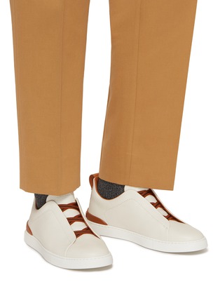 模特儿示范图 - 点击放大 - ERMENEGILDO ZEGNA - Triple Stitch Leather Low Top Sneakers