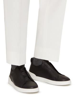 模特儿示范图 - 点击放大 - ERMENEGILDO ZEGNA - Triple Stitch Leather Low Top Sneakers