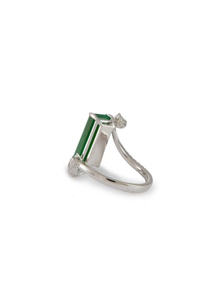 模特儿示范图 - 点击放大 - EMMAR - 18K White Gold Diamond Jade Ring — HK 14.5