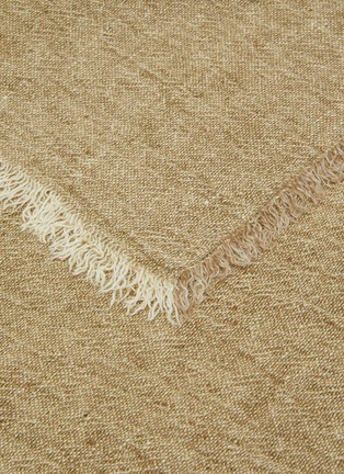 细节 –点击放大 - MAISON DE VACANCES - Washed Linen Crépon Throw — Amande