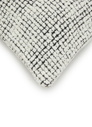 细节 –点击放大 - FRETTE - Nest Cushion Cover — Nero/Milk