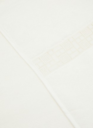 Detail View - 点击放大 - FRETTE - Maze Lace Bath Sheet — Milk