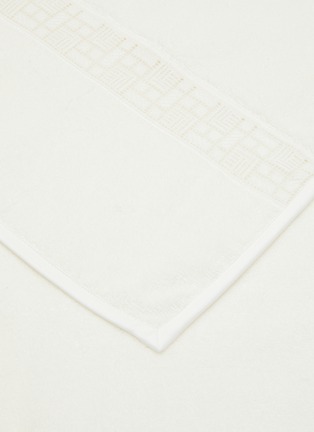 Detail View - 点击放大 - FRETTE - Maze Lace Hand Towel — Milk