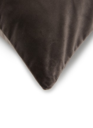 Detail View - 点击放大 - FRETTE - Luxury Cashmere Velvet Cushion Cover — Mahogany Grey