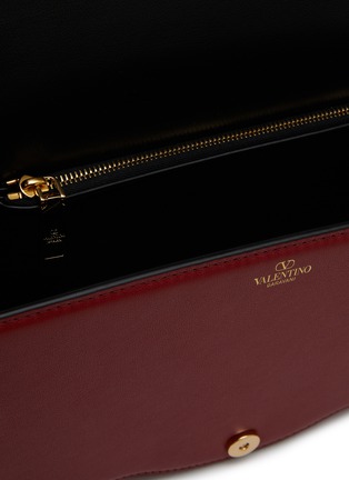 细节 - 点击放大 - VALENTINO GARAVANI - Small VLogo Leather Shoulder Bag