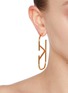 模特儿示范图 - 点击放大 - VALENTINO GARAVANI - Signature VLogo Earrings