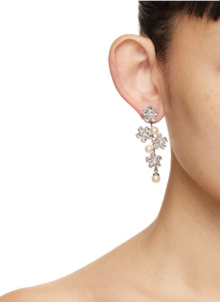 模特儿示范图 - 点击放大 - JENNIFER BEHR - Aria Swarovski Crystal Faux Pearl Earrings