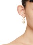 模特儿示范图 - 点击放大 - JENNIFER BEHR - Gabriella Faux Pearl Earrings