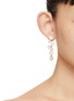 模特儿示范图 - 点击放大 - JENNIFER BEHR - Calissa Mother of Pearl Faux Pearl Earrings