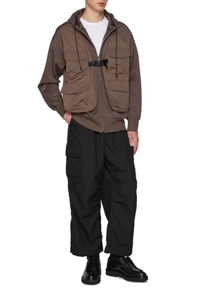 模特儿示范图 - 点击放大 - COMME DES GARÇONS HOMME - LOGO 圆领 T 恤