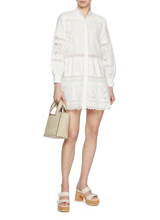 模特儿示范图 - 点击放大 - ALICE + OLIVIA - Cailin Tiered Cotton Mini Tunic Dress