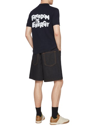 模特儿示范图 - 点击放大 - COMME DES GARÇONS SHIRT - X FRED PERRY 纯棉印花 POLO 衫