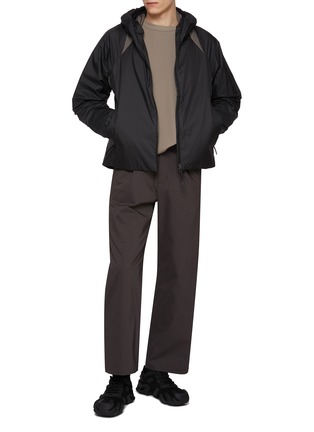模特儿示范图 - 点击放大 - GOLDWIN - Buckle Straight Leg Pants