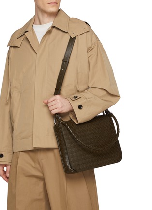 模特儿示范图 - 点击放大 - BOTTEGA VENETA - Small Swing Intrecciato Leather Messenger