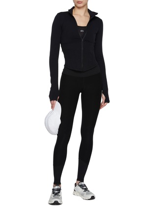 模特儿示范图 - 点击放大 - ALO YOGA - Alosoft Lounge Leggings